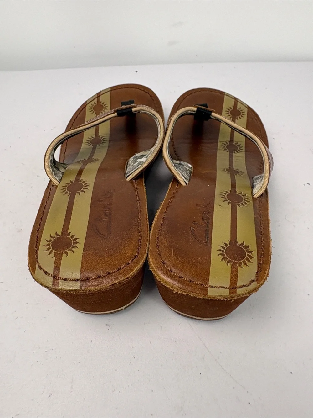 🍴Clarks Brown Tan Leather Thong Sandals